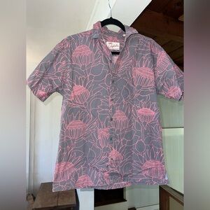 Kahala Men's Hawaiian Shirt KING PROTEA Size Small Originally $118